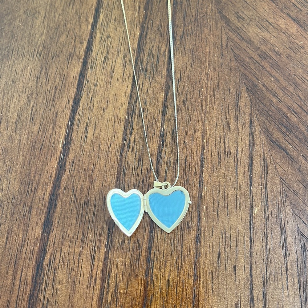 Gold Locket - Picture 3 of 4